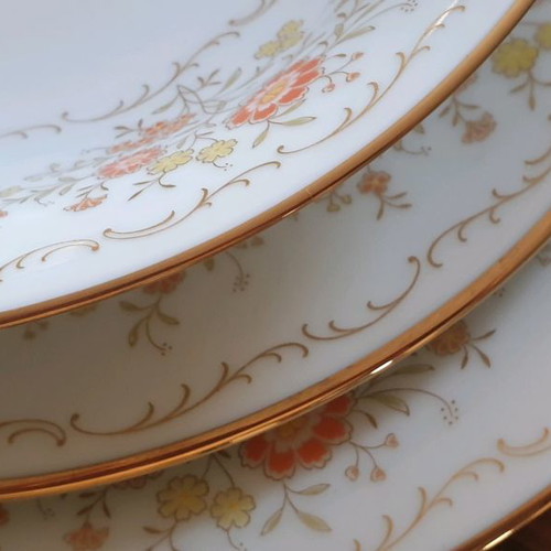 Noritake porcelain serving set used, 105 pieces, 24 karat gold