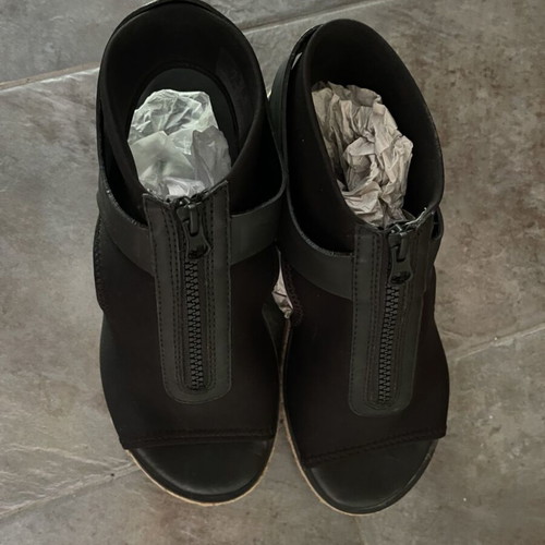 DKNY platform sandals like new, black, size 38
