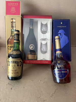Συλλεκτικό σετ 7 τεμαχίων με κονιάκ Rémy Martin και Courvoisier
