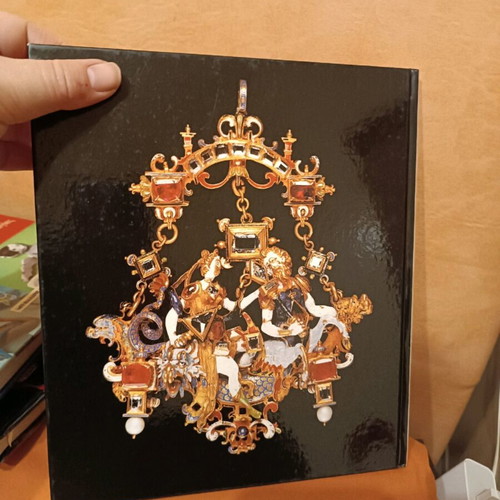 Budapest hardcover album like new, dedicated to Budapest