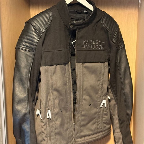 Harley-Davidson motorcycle jacket new with leather sleeves, size Large
