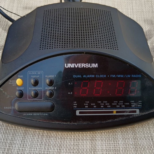 Universum Radio Alarm Clock dual alarm, like new, German made