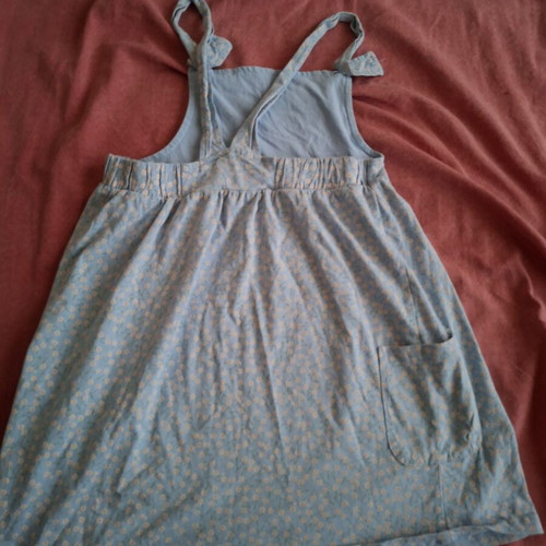 Girls' dress used, sizes 128-140 cm, ages 8-9 years
