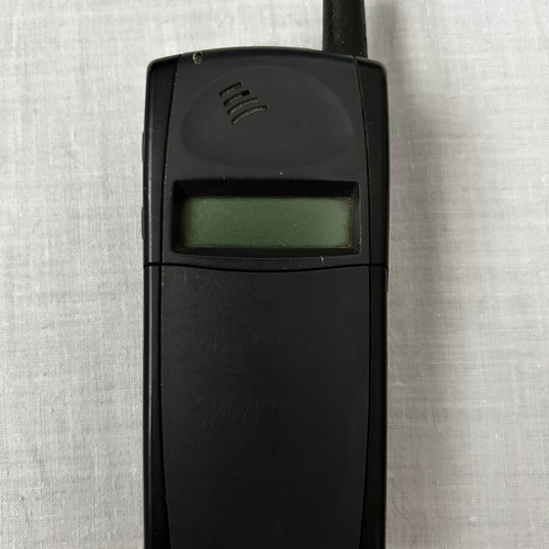 Sony Ericsson GF768 phone used, no charger, unknown condition