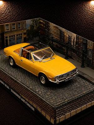 Triumph Stag 1:43 Die-Cast Model from James Bond Diamonds Are Forever Collection like new
