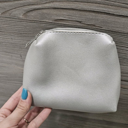 Small toiletry bags like new, gold and silver