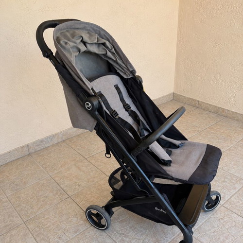 Cyber Beezy stroller used, lightweight and easy to fold