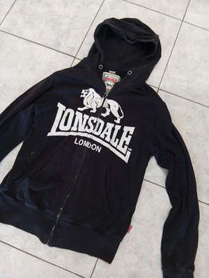 Φούτερ Lonsdale μέγεθος S μεταχειρισμένο με πράσινες μπογιές και φθορές στα μανίκια