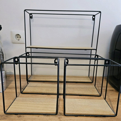 Wall shelves like new, set of 4 pieces