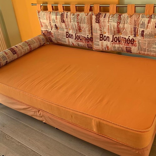 Bed like new 1.10x2.00 with mattress and support