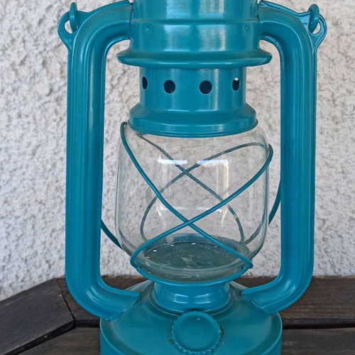Storm lantern used for tealight with wind protection