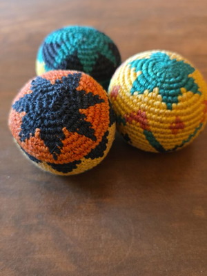 Juggling balls like new, set of 3 with Jamaika colors