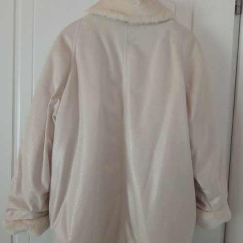 Girls' jacket size 12 used, white with faux fur cuffs and collar