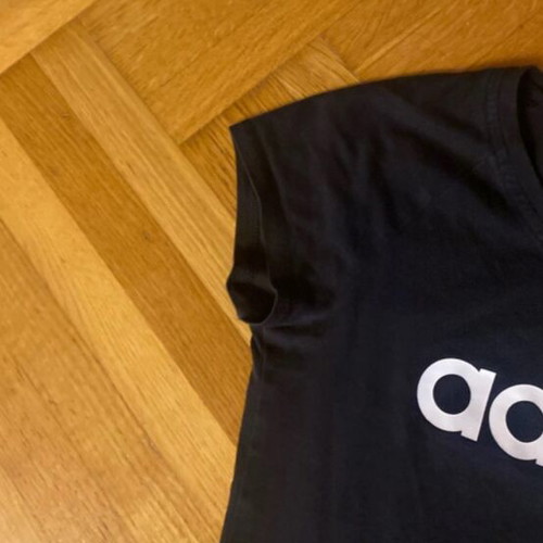 Adidas vintage black t-shirt