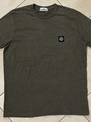 Stone Island T-shirt olive green iconic compass patch logo size L/XL like new