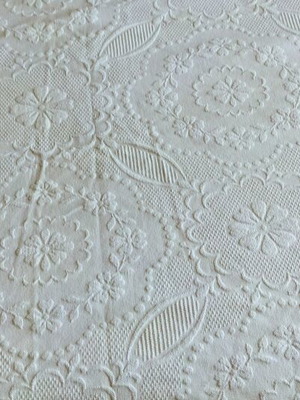 Vintage traditional white pique bedspread like new