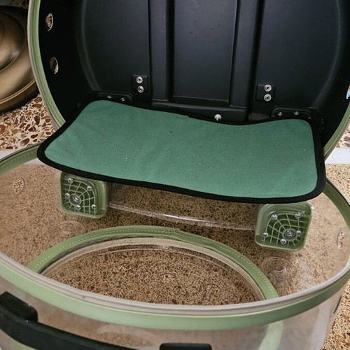 Pet carrier trolley like new with wheels and ventilation
