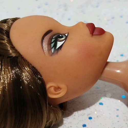 Bratz Sun kissed Summer Yasmin and rare Dana dolls used, set of 2