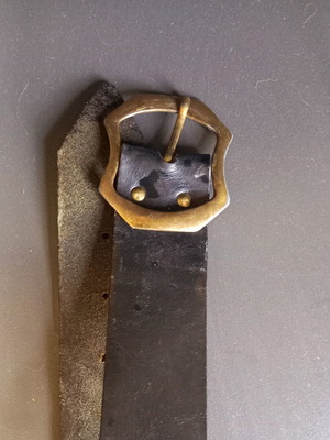 Vintage 90s leather belt with brass buckle like new, black and gold