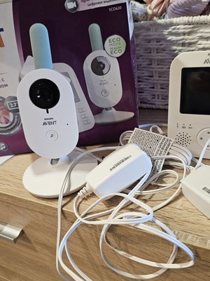 Philips Avent wireless baby monitor with 3.5-inch high-resolution screen