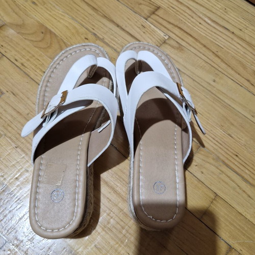 White slippers with straw combination and adjustable gold buckle, like new, size 37