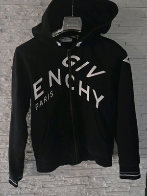 Givenchy sweatshirt like new, size 9-11 years, black
