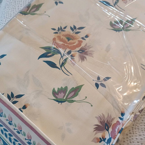 Bed sheets set of 4 pieces unused, 2 sheets and 2 pillowcases