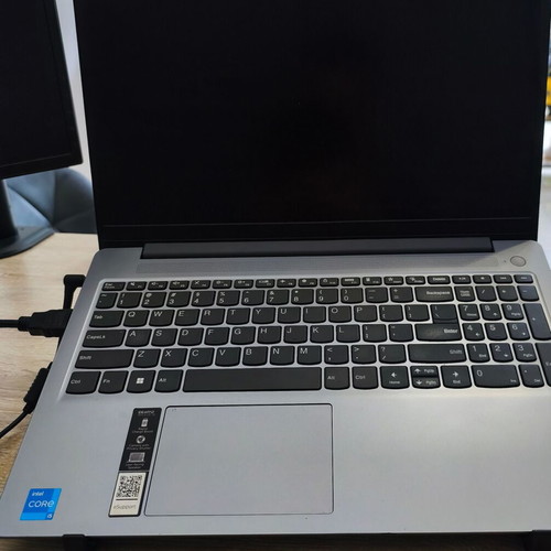 Lenovo IdeaPad Slim 3 15IAH8 15.6" FHD i5-12450H 16GB 512GB SSD like new