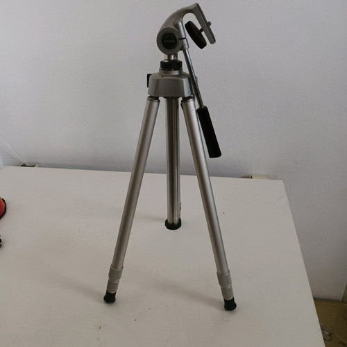Hakuba adjustable tripod like new