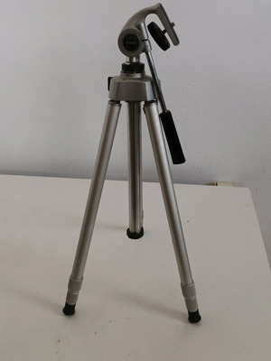 Hakuba adjustable tripod like new