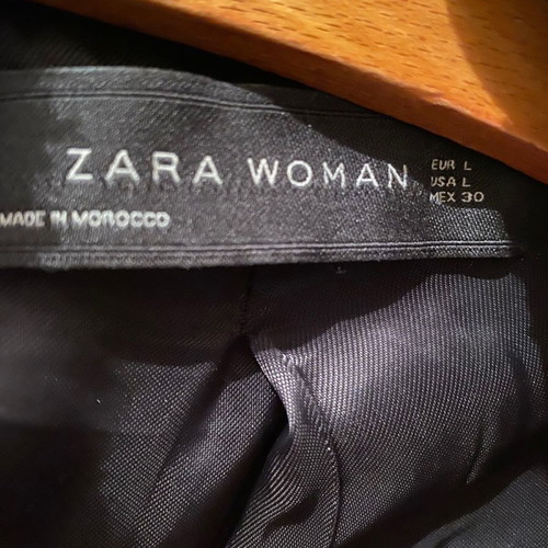 Zara coat black and white used, size L