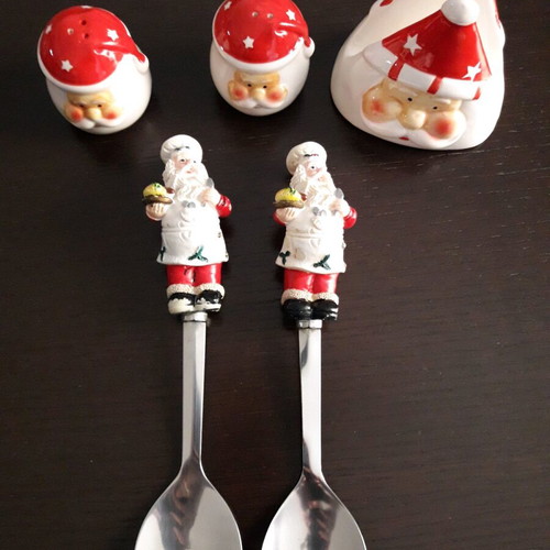 Christmas napkin holder and salad serving set like new