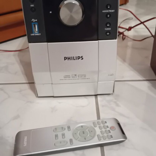 Philips MCM204 Micro Hi-Fi system like new with USB, CD, cassette, radio