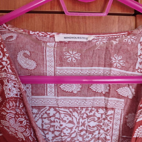 Crop top mindyourstyle new with 3/4 sleeves and tie