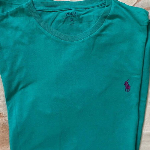 Branded t-shirts used in excellent condition, sizes L and M