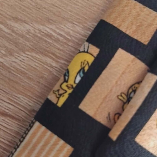 Looney Tunes Tie like new, yellow