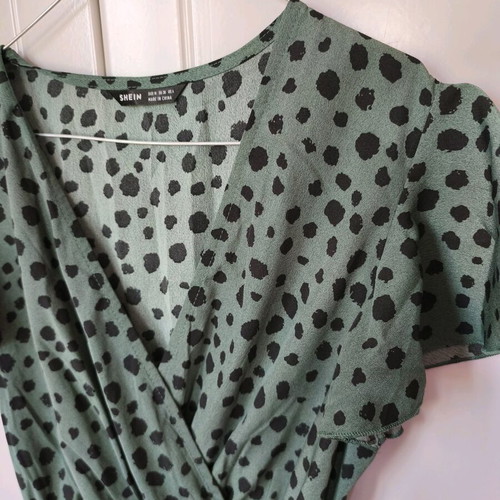 Shein mini dress with ruffles and belt like new, black and green