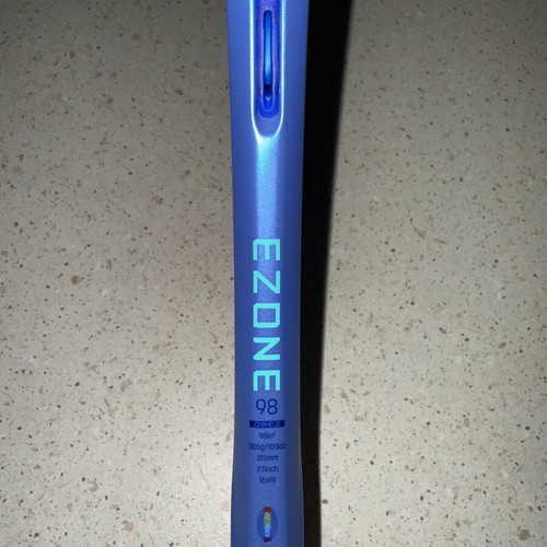 Yonex Ezone 98 305gr Blast Blue L4 tennis racket like new