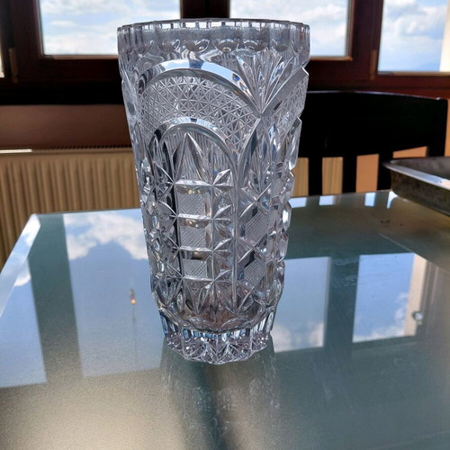 Crystal vase 21 cm tall like new