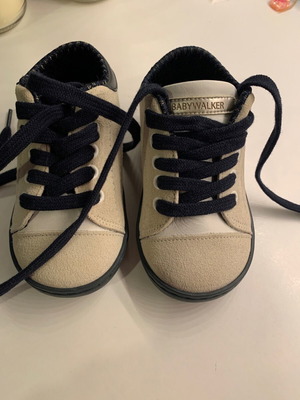 Βαπτιστικά παπούτσια Baby Walker σαν καινούργια
