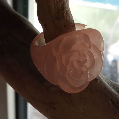 Rose Quartz Ring like new, rose-shaped