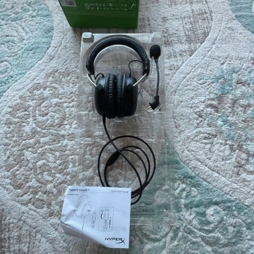 HyperX Cloudx Xbox Over Ear Gaming Headset new with 3.5mm connection
