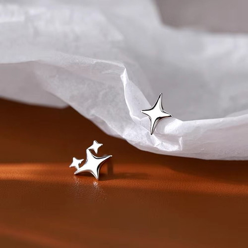 Women’s star-shaped earrings new, silver