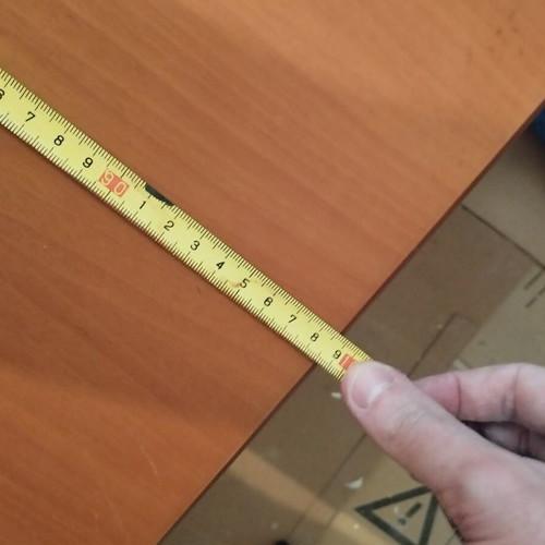 Ξύλινο τραπέζι μεταχειρισμένο, στιβαρό με λαστιχένια ποδαράκια, 40x99x49 εκ