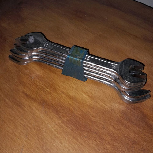 Wrench tools like new, 1 adjustable, 3 hex, 5 open-end
