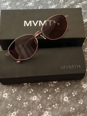 MVMT sunglasses silver like new, unisex with case