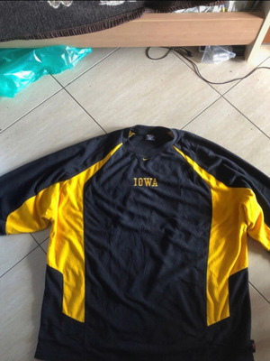 Nike vintage Iowa sweatshirt like new, blue and yellow