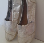 Παπούτσια Toms Y 2 νούμερο 34 ασημί σαν καινούργια