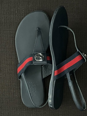 Gucci Girls Thong Sandals size 33 very good condition, navy/red