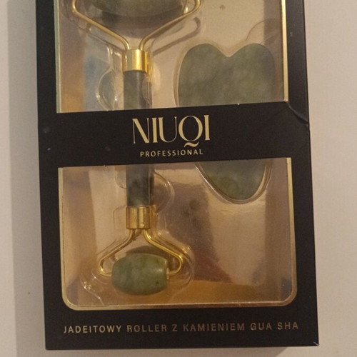 Jade Roller and Gua Sha set green like new